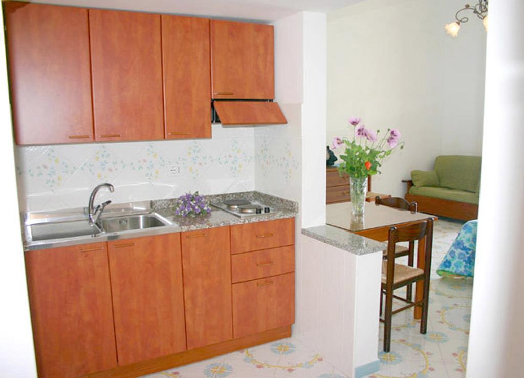 Ludovica Apartment Type B Positano Zimmer foto